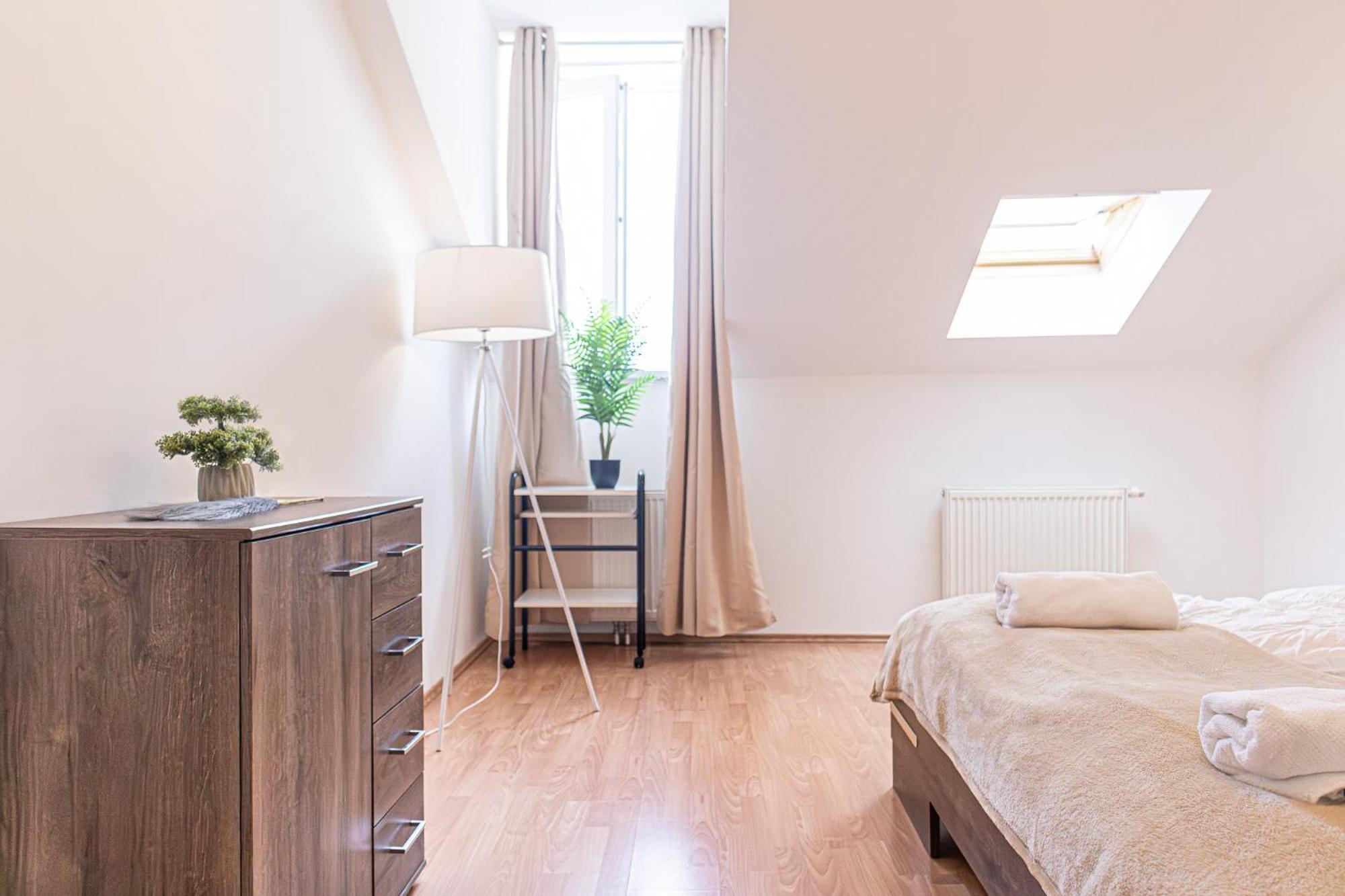 Apartment Lovely 2br Apt, Great Location - Near Schoenbrunn *