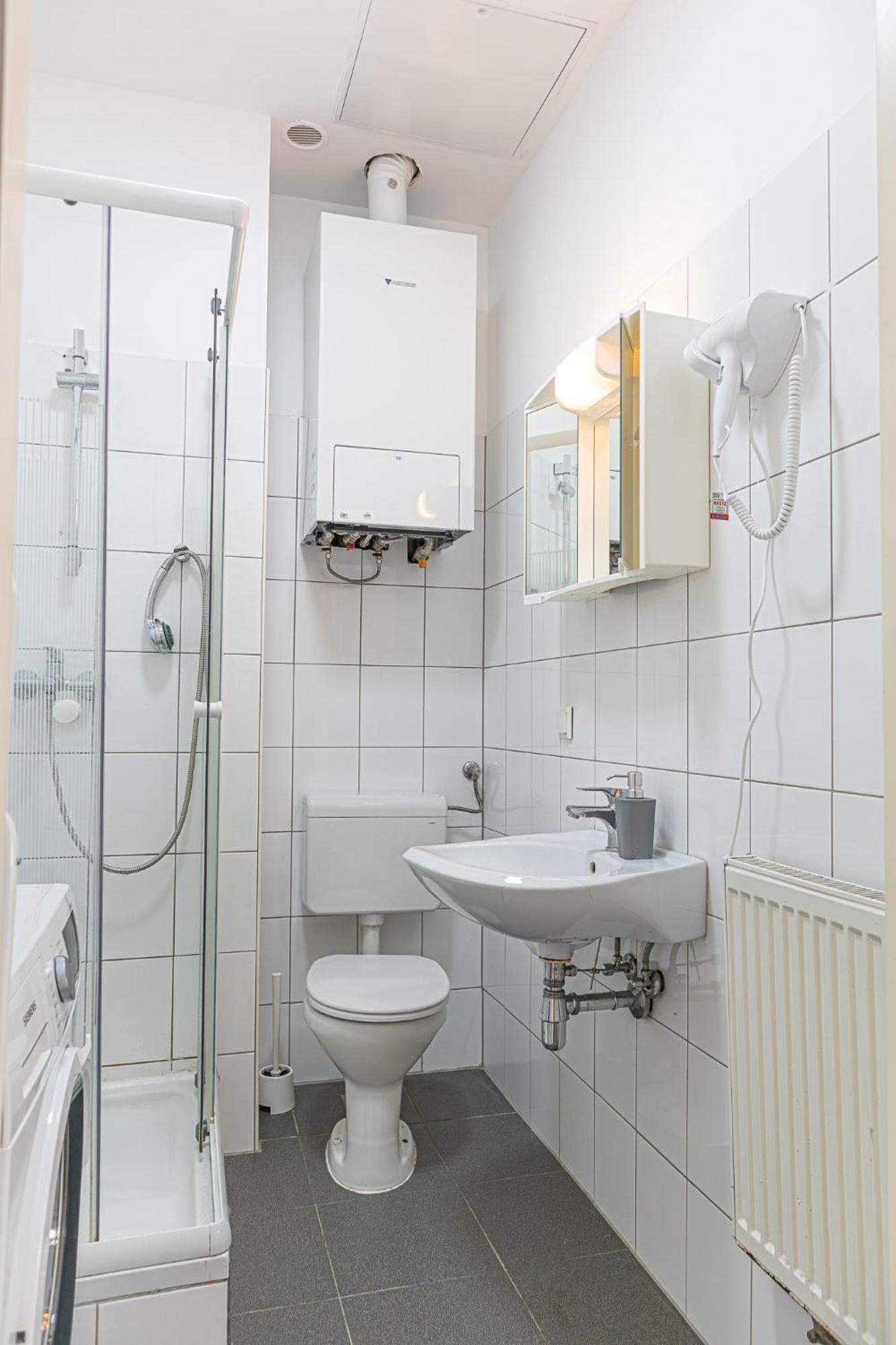 Apartment Lovely 2br Apt, Great Location - Near Schoenbrunn Wien